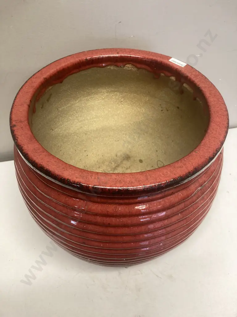 Red & Black Glazed Ceramic Planter, 36 x 37cm With Horizontal Ribbing. Small Black Colour Plant Pot Image 1++