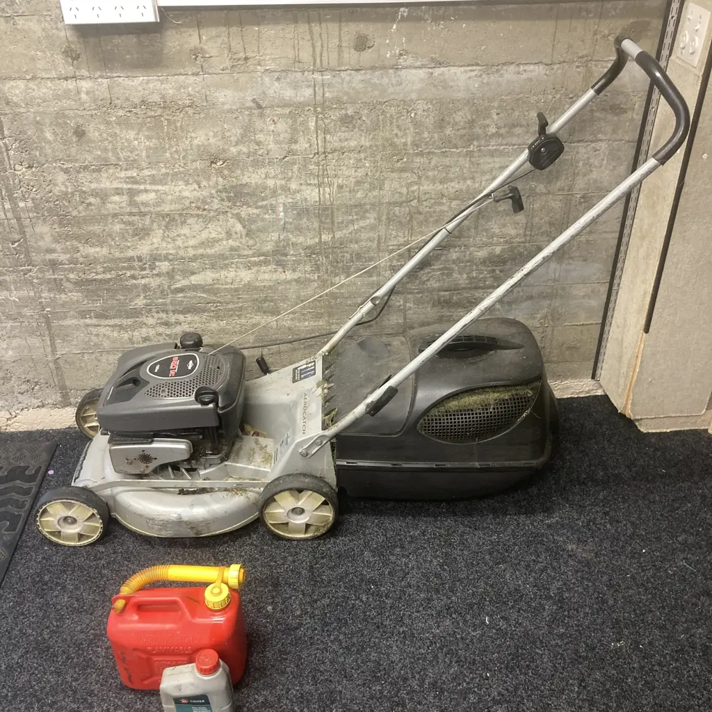 Lawnmaster Finecut 5000 Lawnmower With Catcher. Briggs & Stratton 650 i/c 190cc With Fuel Container & Oil Image 1++