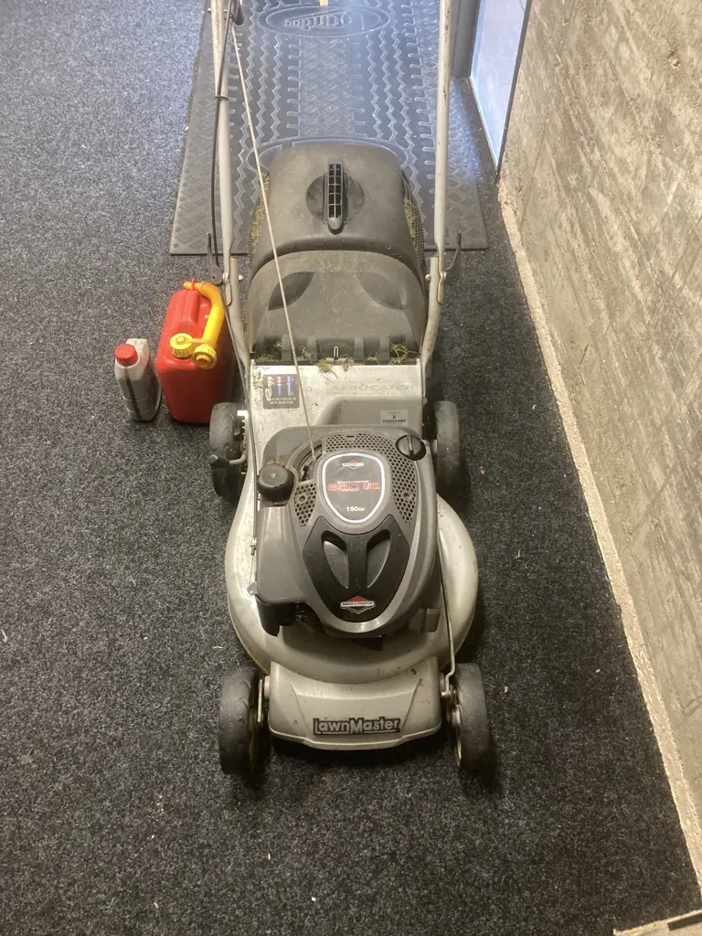 Lawnmaster Finecut 5000 Lawnmower With Catcher. Briggs & Stratton 650 i/c 190cc With Fuel Container & Oil Image 1++