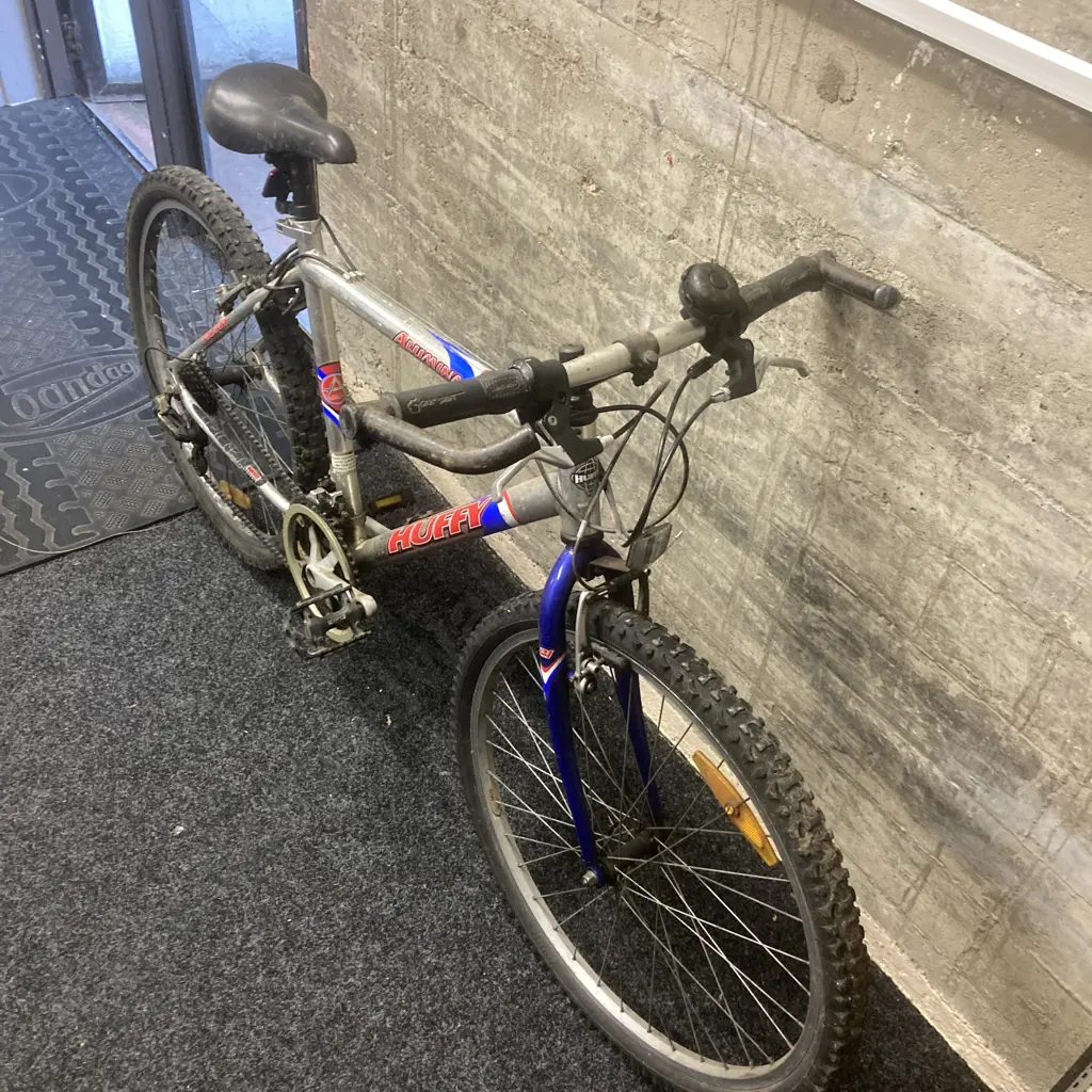 Huffy Alumina 8000 Silver & Red Mountain Bike Image 1++