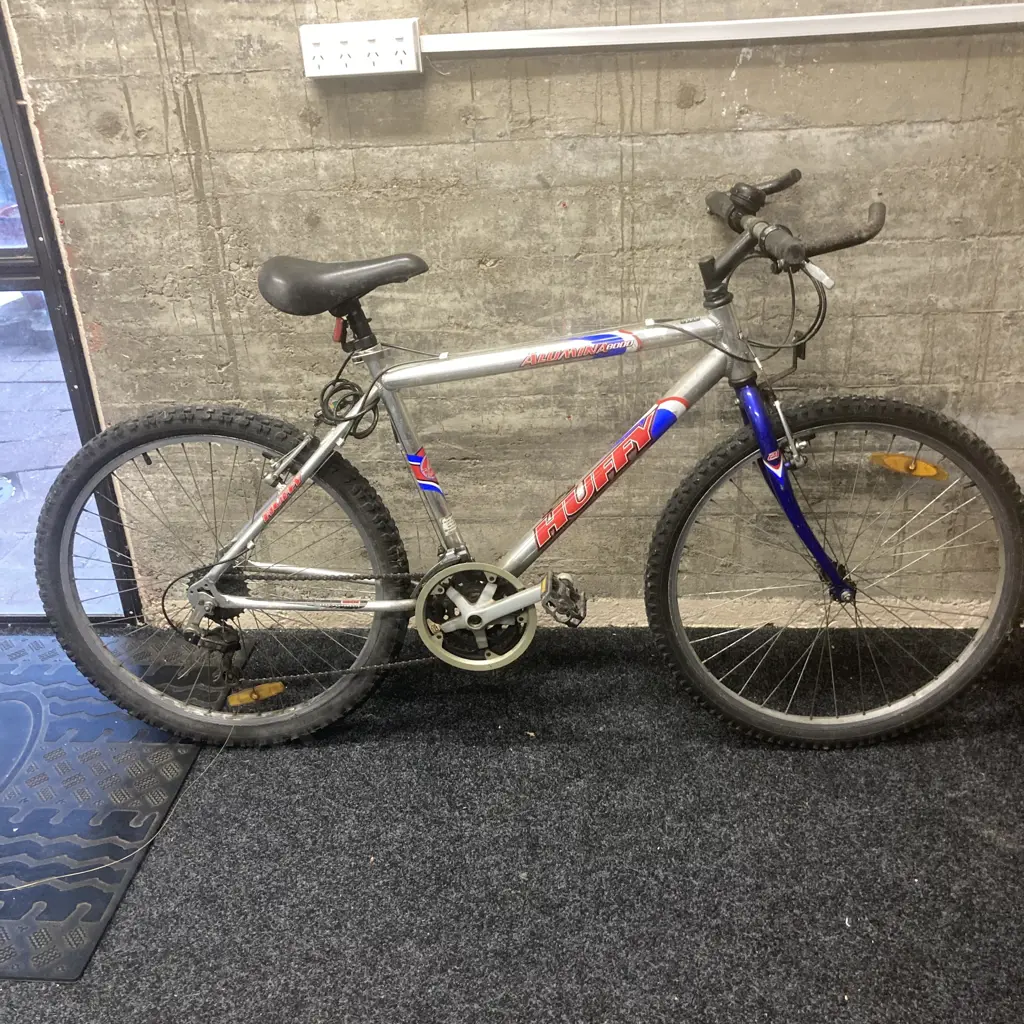 Huffy Alumina 8000 Silver & Red Mountain Bike Image 1++