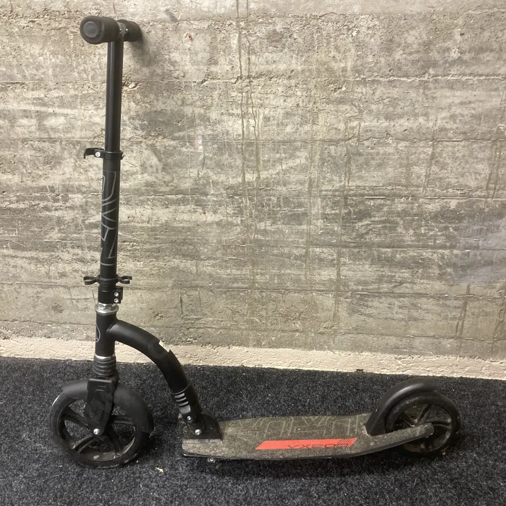 Black VX200 Scooter Image 1++