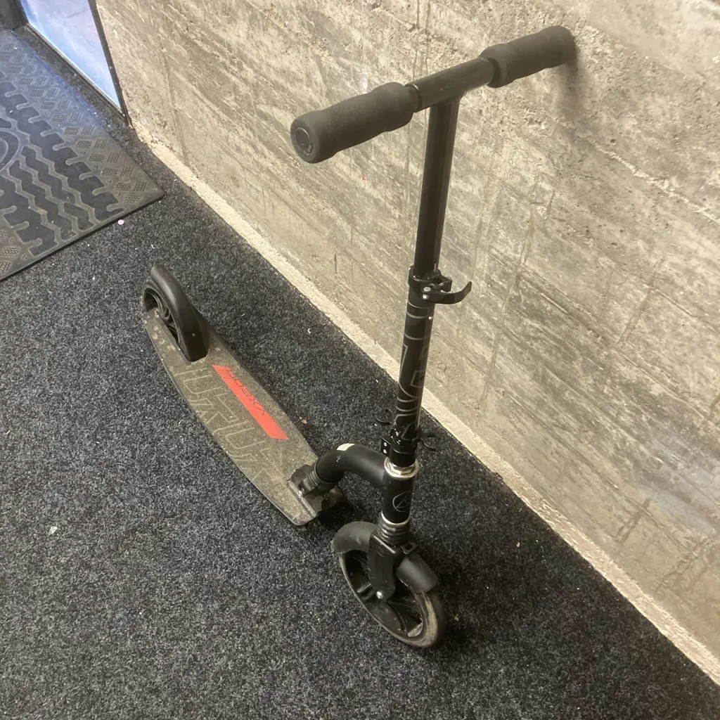 Black VX200 Scooter Image 1++