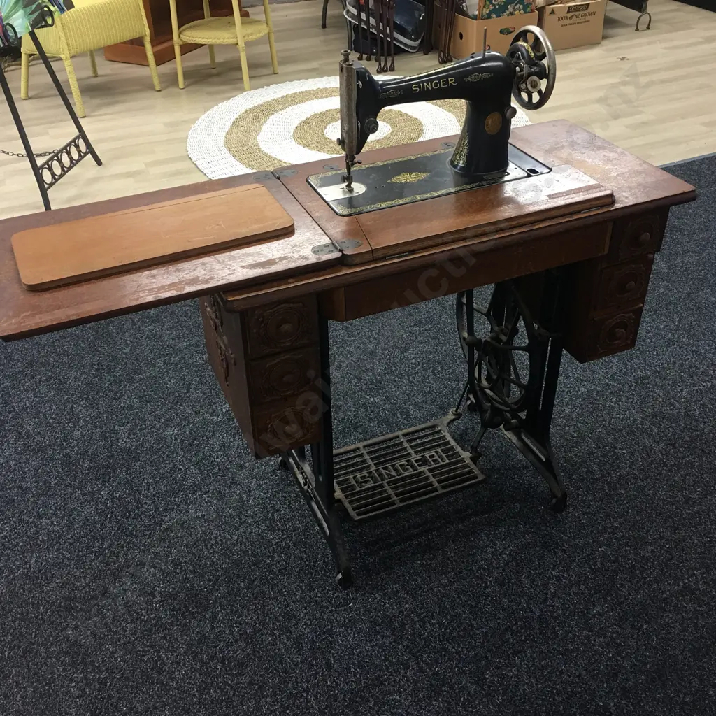 1937 Singer Treadle Sewing Machine Serial #EB616768 Image 1++