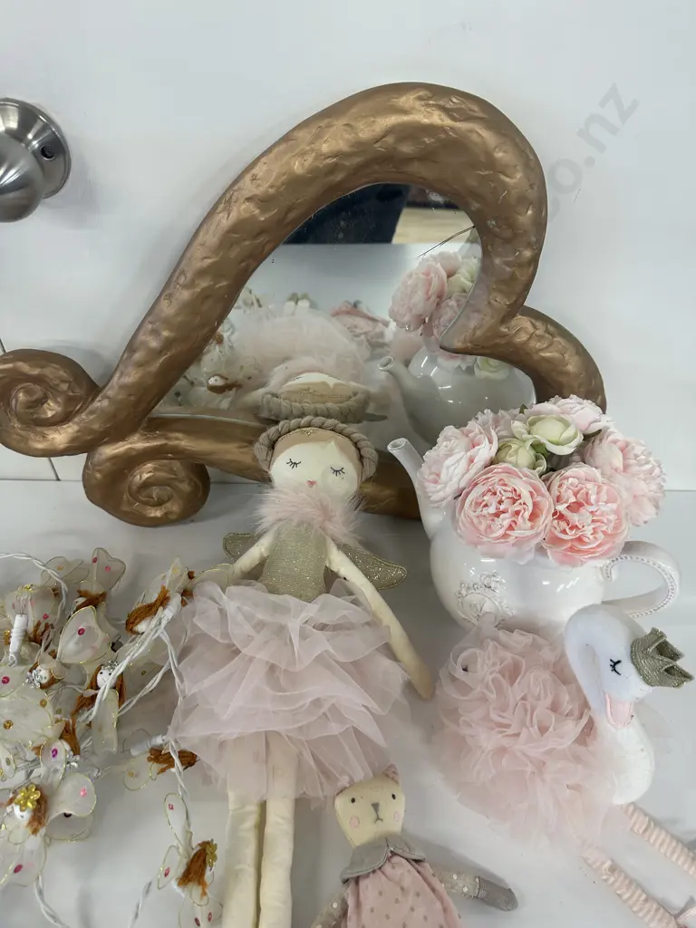 Anna Chandler Design Heart Shape Mirror (af) With Zitan Teapot, Soft Toys Etc  Image 1++