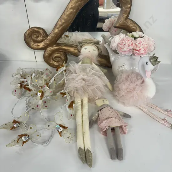 Anna Chandler Design Heart Shape Mirror (af) With Zitan Teapot, Soft Toys Etc 