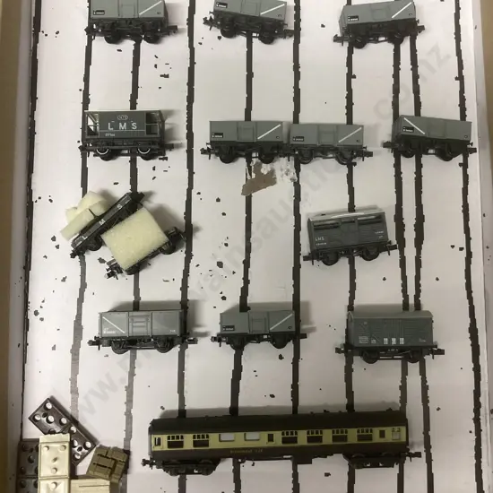 Peco England N Gauge Rolling Stock x 12 & a Lima Italy Restaurant Car