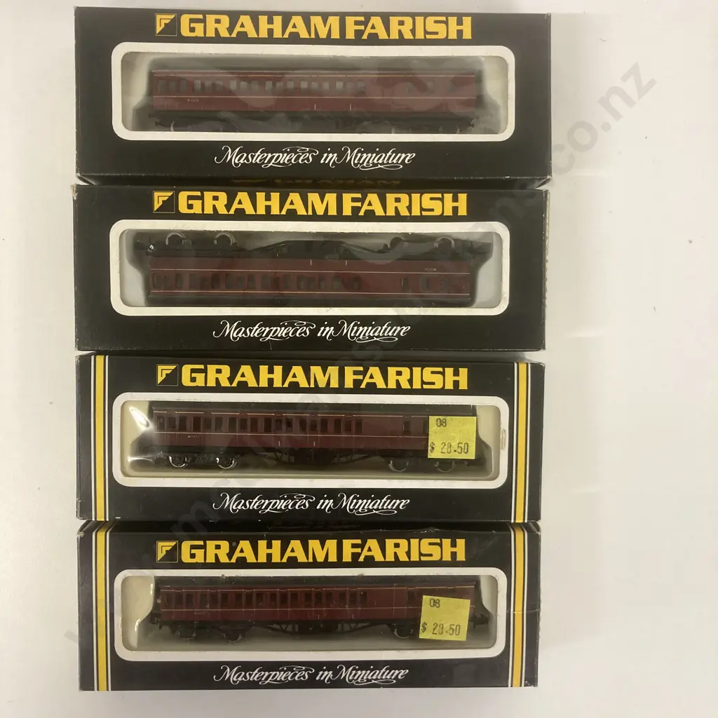 Graham Farish N Gauge #0615 57ft Brake End Coach Suburban BR, Boxed x 4 Image 1++