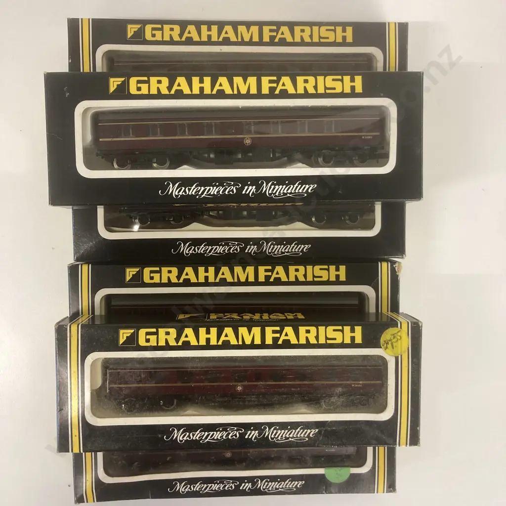 Graham Farish N Gauge #0681 BR 63ft Mk1 Corr. 2nd (SK) Maroon MR, Boxed x 6 Image 1++