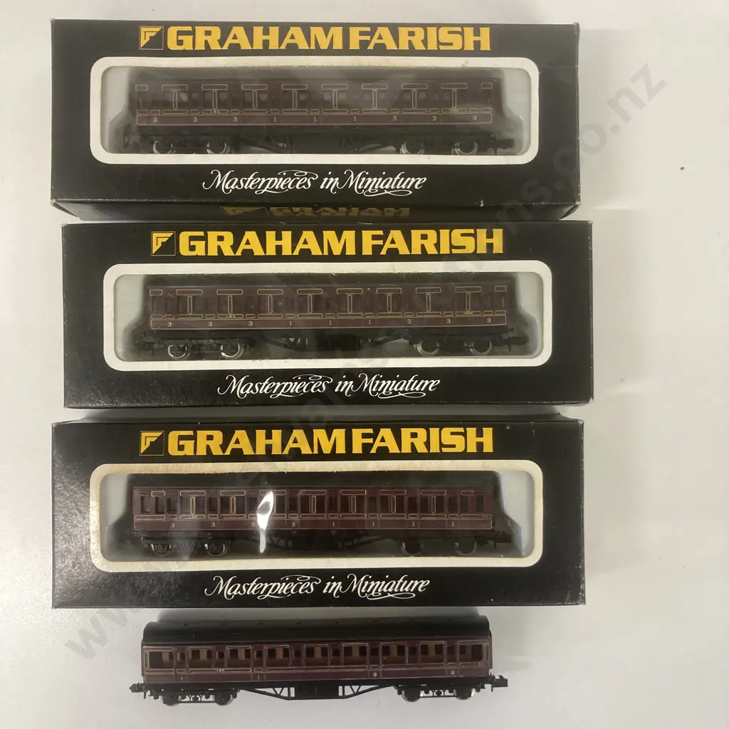Graham Farish N Gauge #0606 57ft Suburban Coach LMS (Crimson Lake) x 4, 3 x Boxed Image 1++
