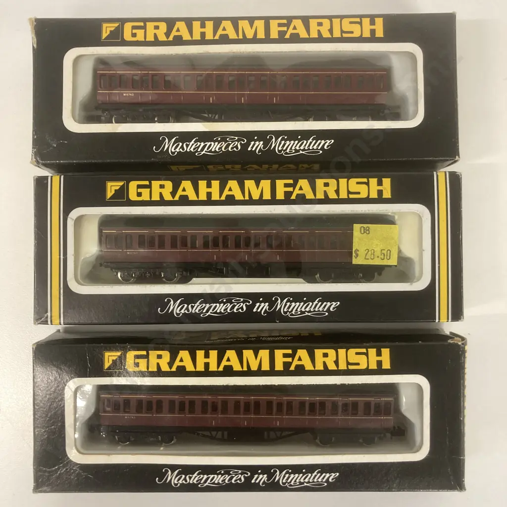 Graham Farish N Gauge #0605 57ft Suburban Coach BR x 3, Boxed Image 1++