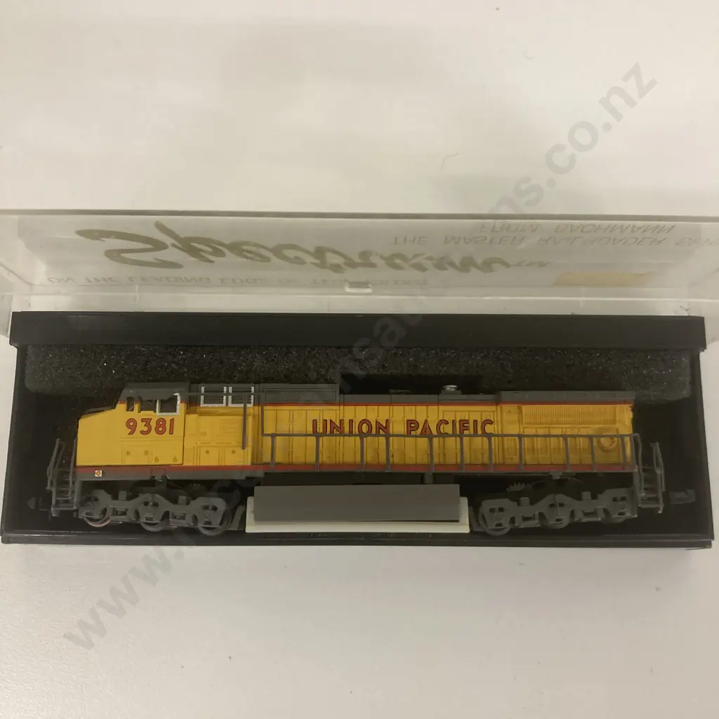 Bachmann Spectrum Locomotive - GE DASH 8-40CW "Union Pacific" #9381, N Gauge Boxed Image 1++
