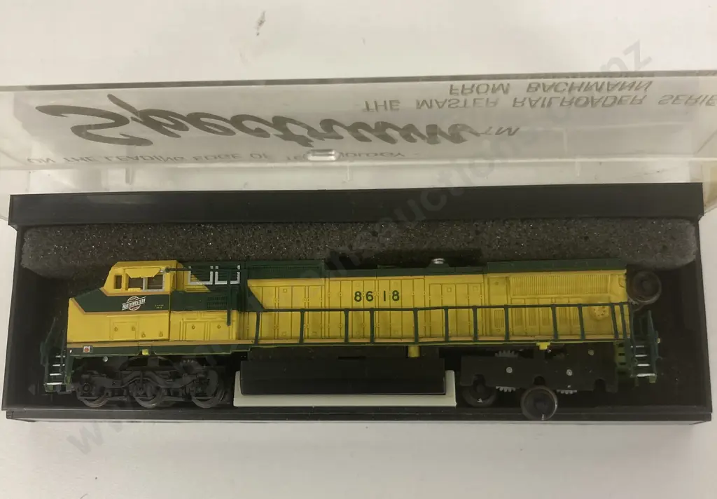 Bachmann Spectrum N Scale GE Dash 8 40CW Diesel Chicago Northwestern #8618, Boxed Image 1++