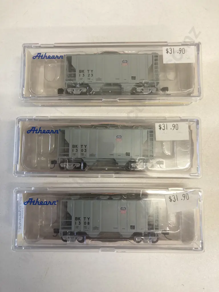 Athearn N Gauge #12061, 12062, 12063. PS 2600 2-Bay Covered Hoppers UP/MKT 1303, 1323, 1308, Boxed Image 1++