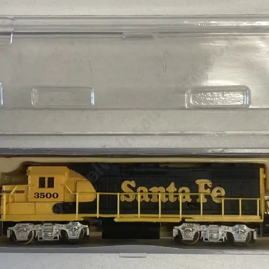 N Scale Life-Like 7843 EMD GP-38 Locomotive Sante Fe #3500, Boxed