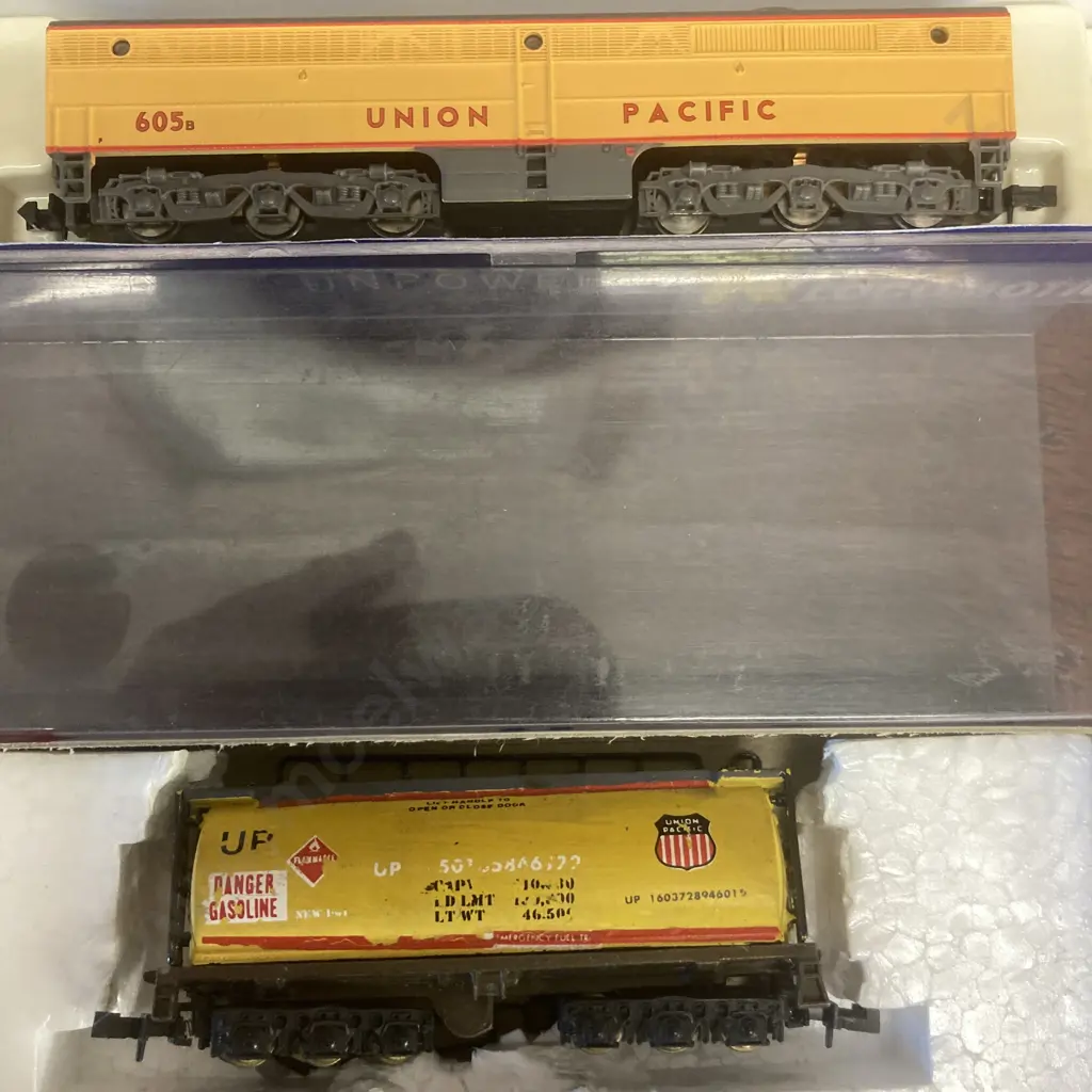 Athearn N Gauge 50' DD Box Car FMC Offset UP 300367, Atlas  Articulated Auto Carrier. 40925, Kato Freight Fuel Tank Etc Image 1++