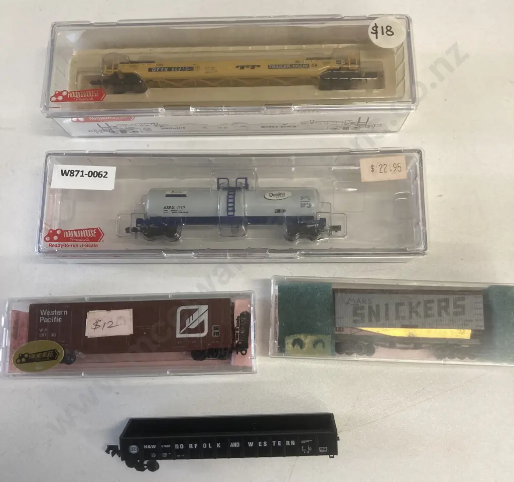 N Scale Roundhouse Rolling Stock x 5 Image 1++