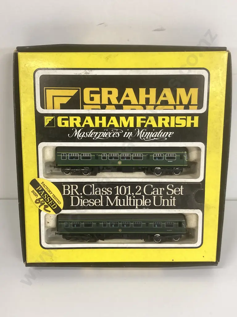 Graham Farish N’Gauge No.8133 Twin Car 57ft DMU Class 101 DMBS. 1 Powered Unit & 1 Dummy, in BR Green, Boxed Image 1++