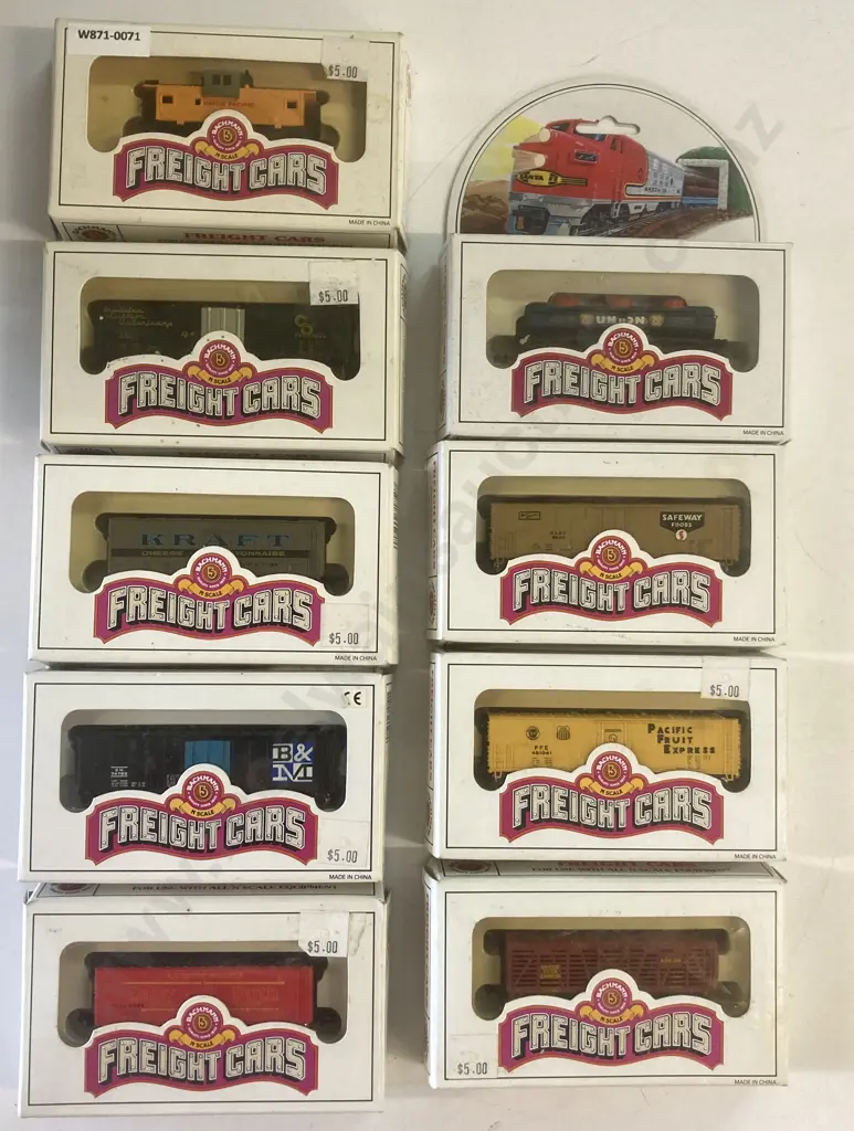 N Scale Bachmann Union Pacific UP #206 Wide-Vision Caboose & 8 Rolling Stock, Boxed Image 1++