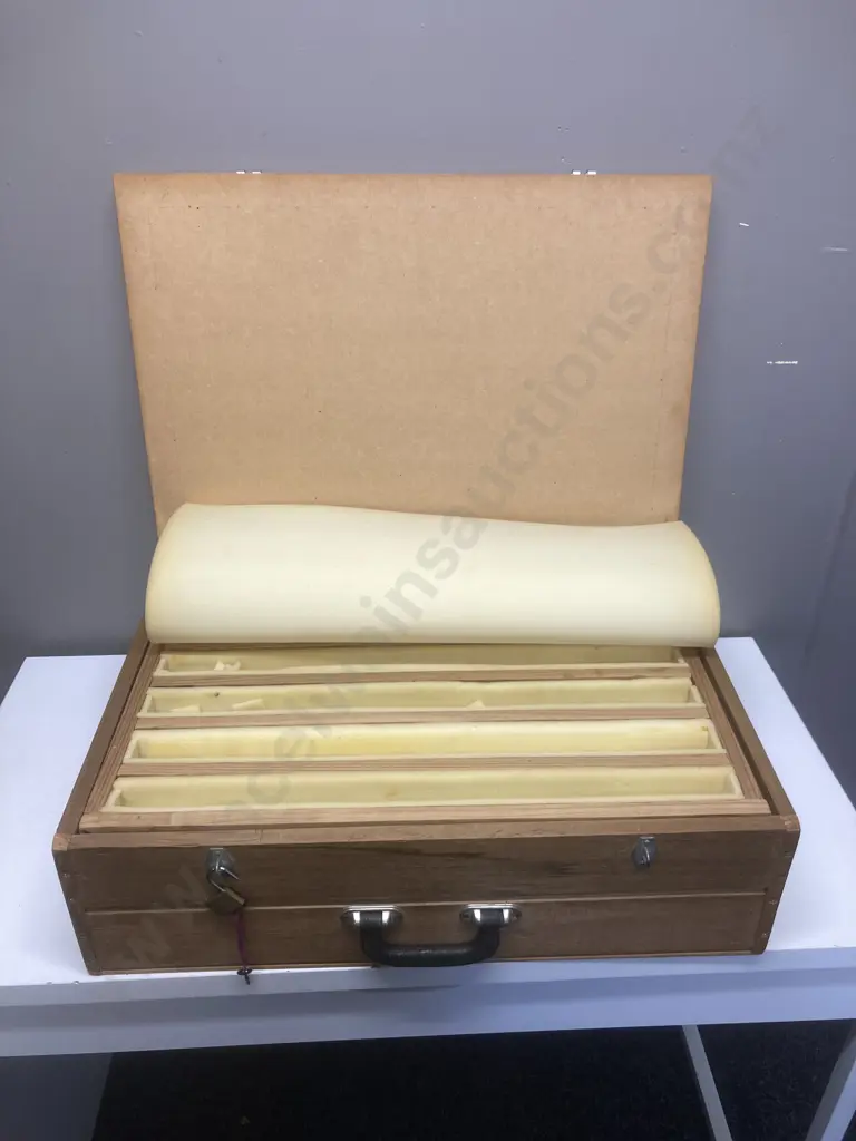 Wooden Case With 3 Lift Out Trays, Lockable, Spacing In Trays Adjusts (Used For N Gauge Railway) Image 1++