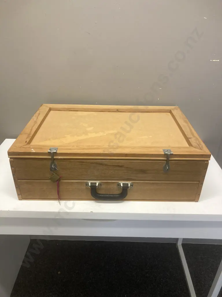 Wooden Case With 3 Lift Out Trays, Lockable, Spacing In Trays Adjusts (Used For N Gauge Railway) Image 1++