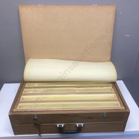Wooden Case With 3 Lift Out Trays, Lockable, Spacing In Trays Adjusts (Used For N Gauge Railway)