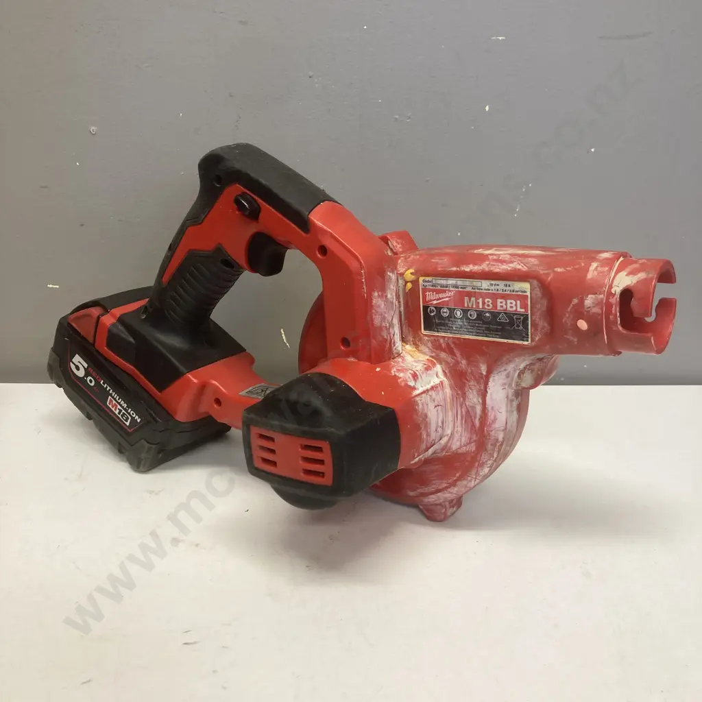 Milwaukee M18 BBL 18V Blower, 5.0Ah Battery & M12-18FC Charger (No Nozzle On Blower) Image 1++