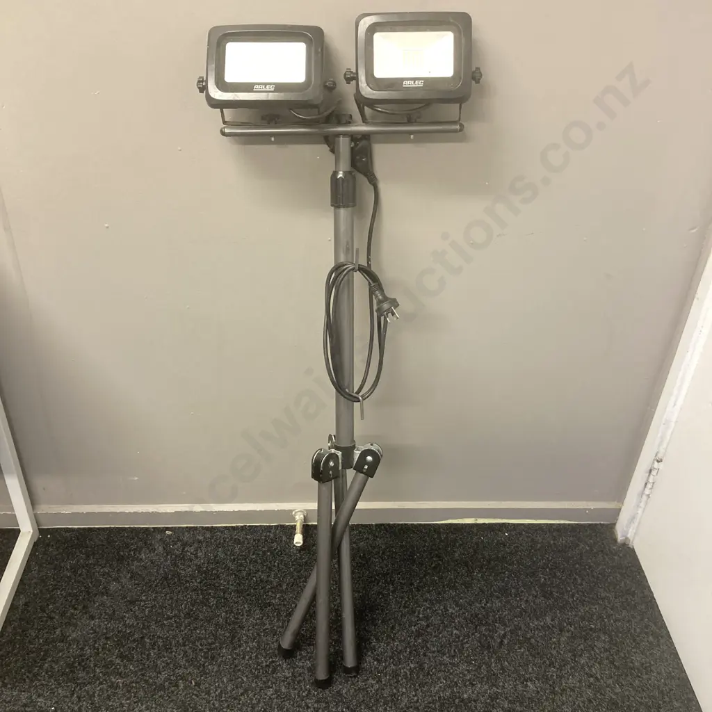 Arlec LED Worklight (Tripod As Found) Image 1++