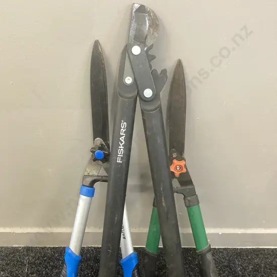 Fiskars Loppers & 2 Pairs of Garden Shears