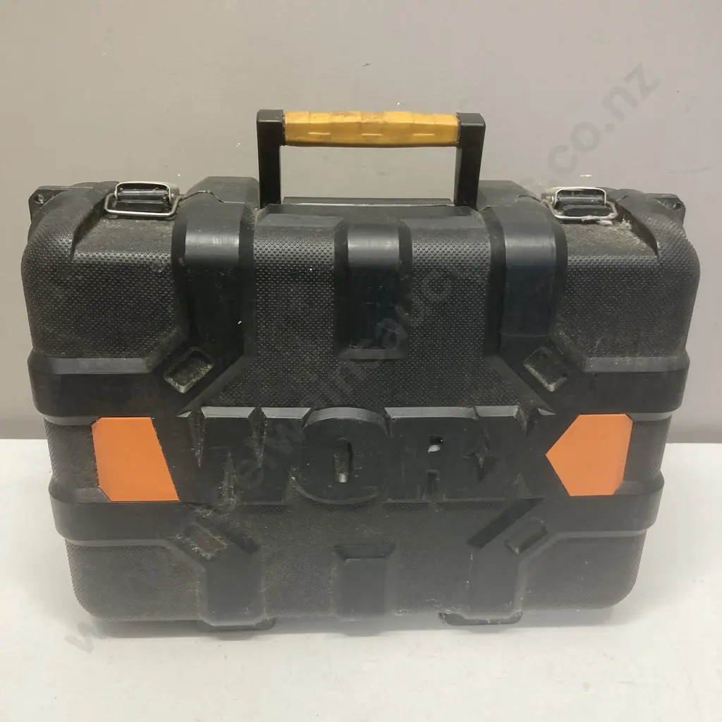WORX 260W Finishing Sander In Moulded Case, Model WX638 Image 1++