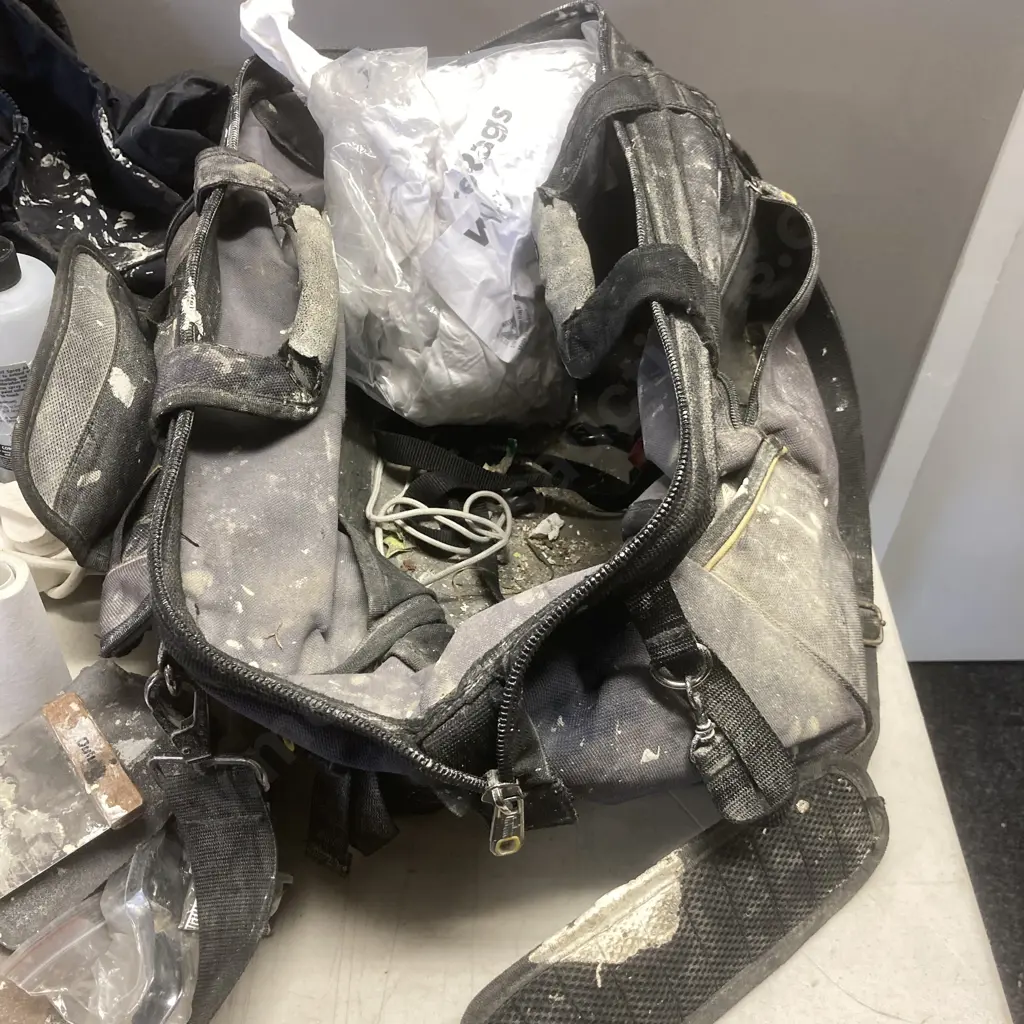 Irwin Carry Bag, Plastering Gear, Rivet Coat, Leather Tool Pouch Etc Image 1++