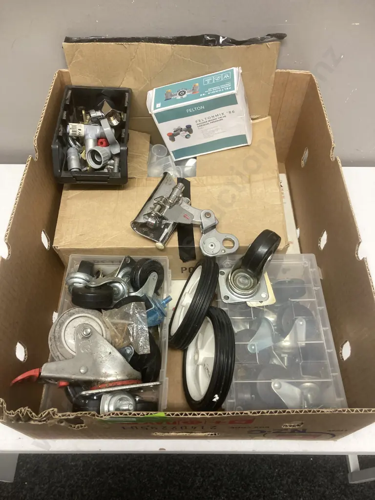 Box Lot Castors, Containers, Etc Image 1++
