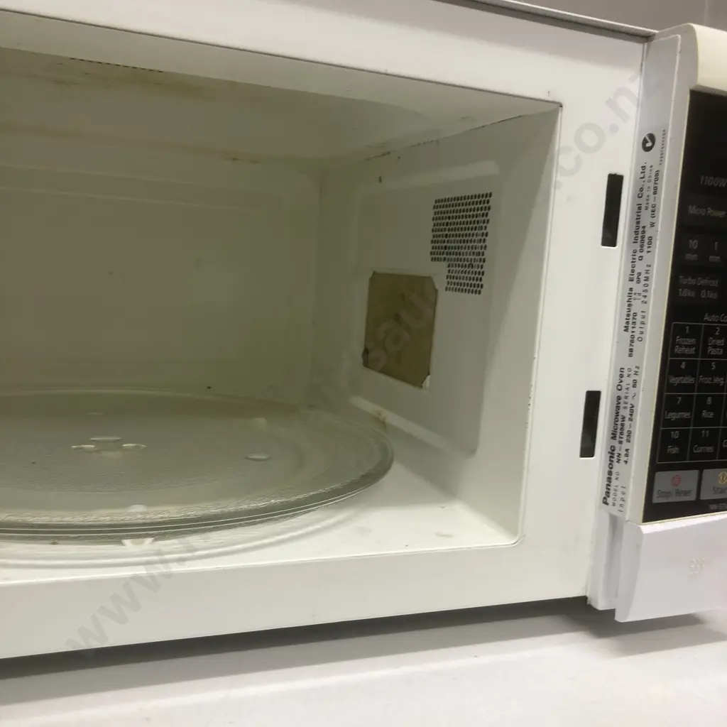 Panasonic Inverter 32 Litre Microwave. Model NN-ST656W Image 1++