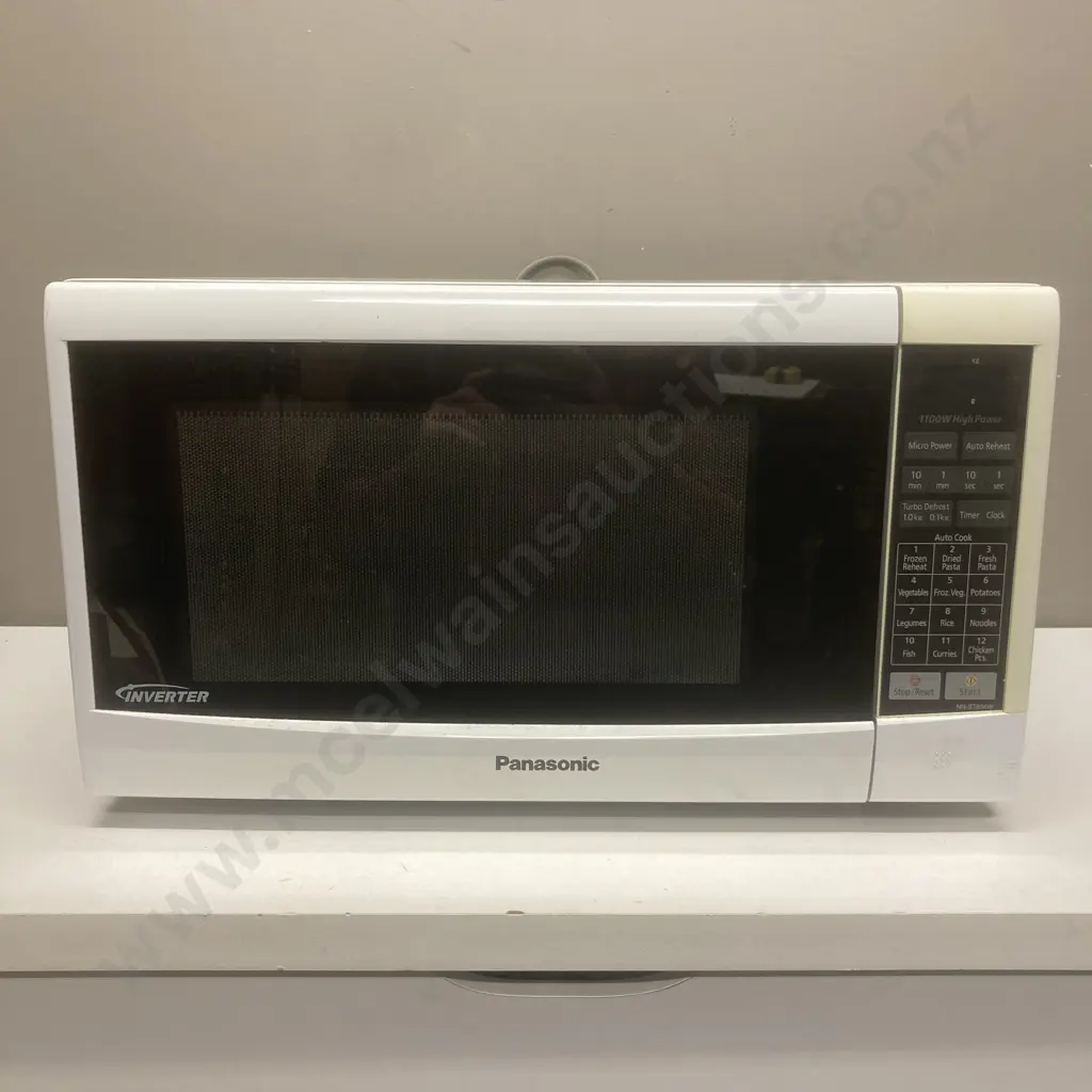 Panasonic Inverter 32 Litre Microwave. Model NN-ST656W Image 1++
