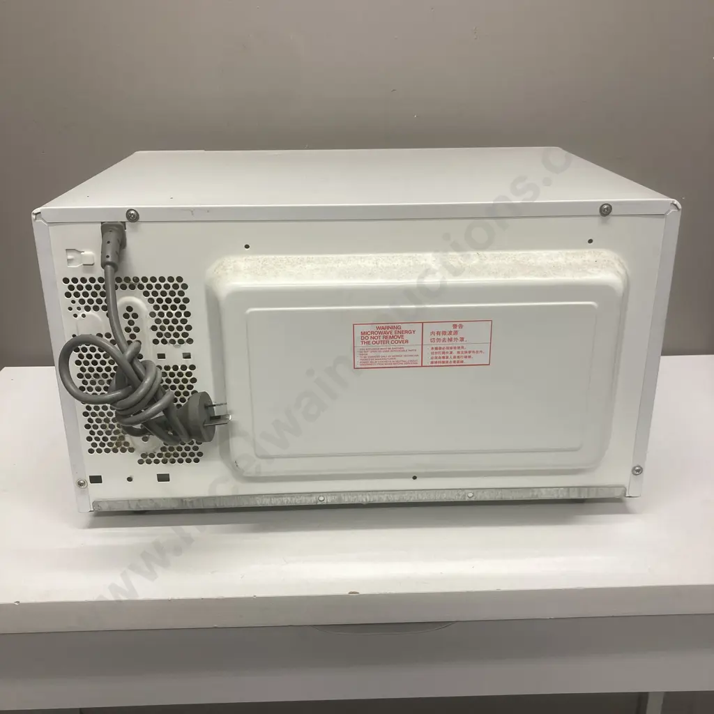 Panasonic Inverter 32 Litre Microwave. Model NN-ST656W Image 1++