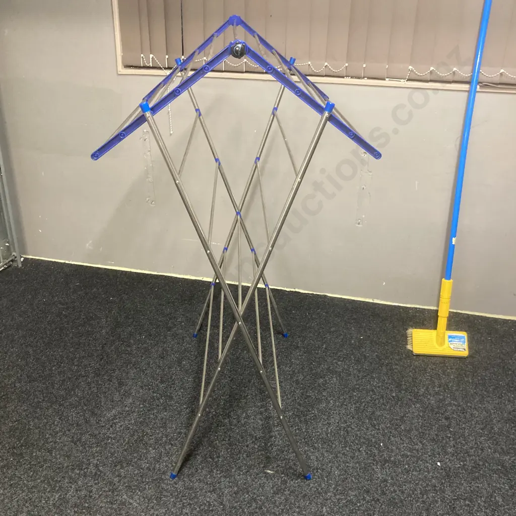 Raven Telescopic Water Brush & a Fold Out Clothes Airing Rack Image 1++