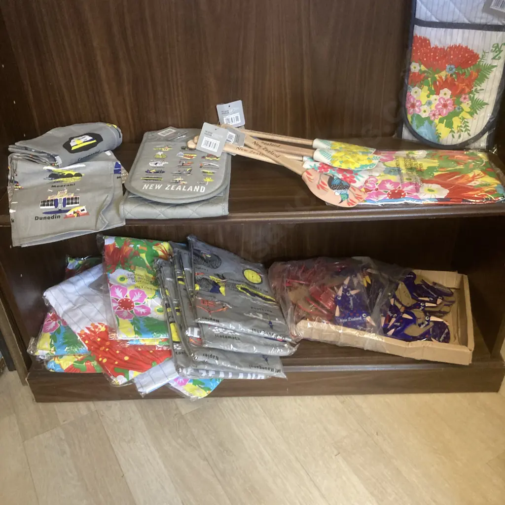 Lot of Assorted New Zealand / Kiwiana Souvenirs Image 1++