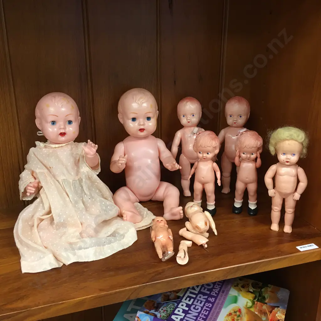 Selection Of Vintage Dolls Image 1++