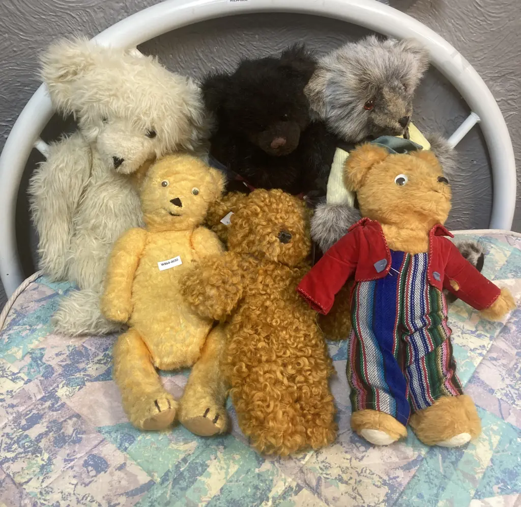 Lot of 6 Vintage Soft Toy Teddy Bears Image 1++