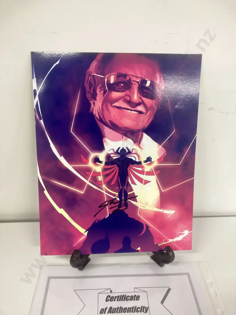 Stan Lee Autographed Photo with COA, 10x8" Image 1++