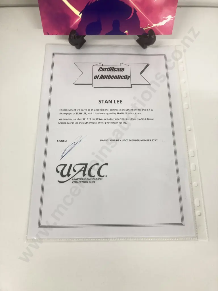 Stan Lee Autographed Photo with COA, 10x8" Image 1++