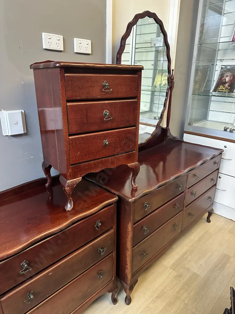 Queen Anne Mahogany 4 Piece Bedroom Suite Image 1++