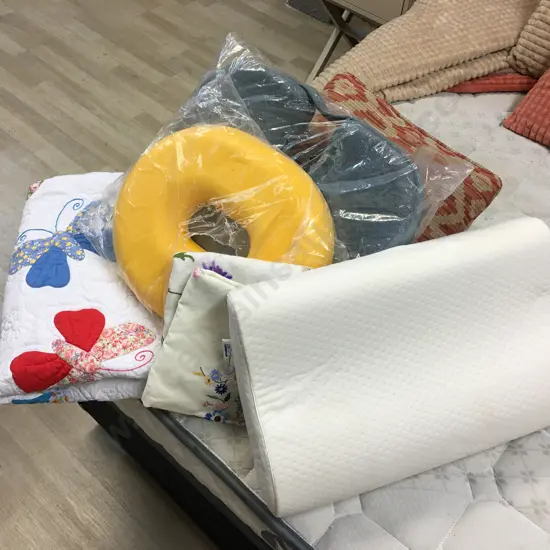 Single Patch Work Coverlet, Linen, Cushions Etc Including Tempur-pedic