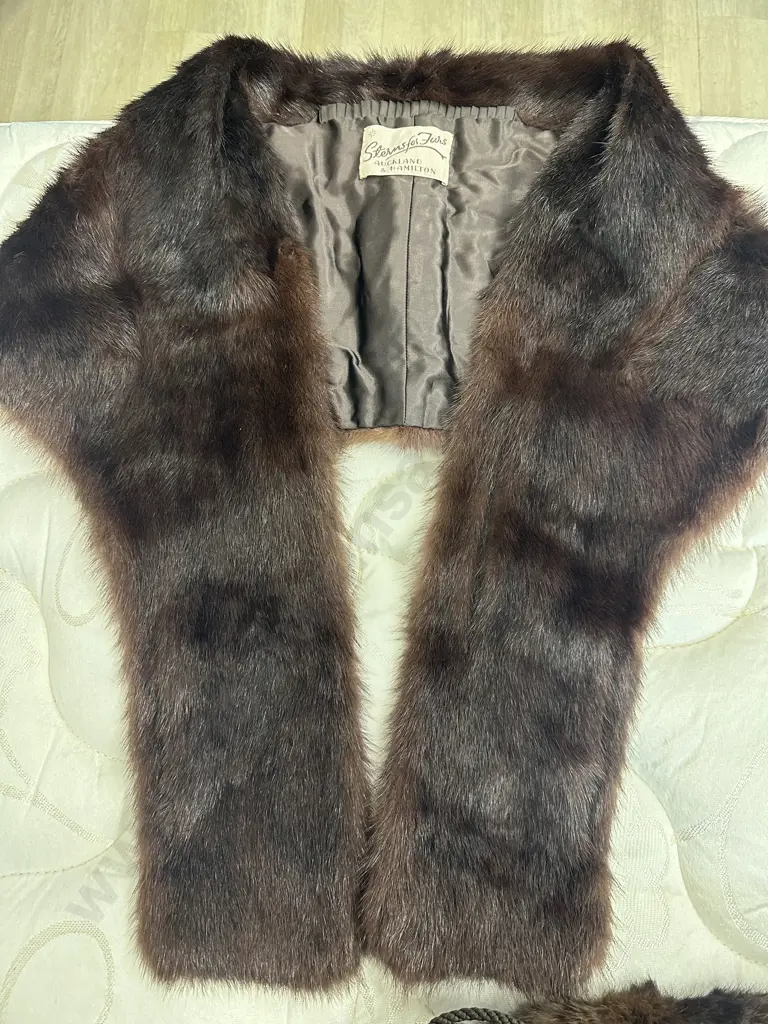 Vintage NZ Fur Purse & Hand Warmer With a Fur Stole "Sterns For Furs" Auckland & Hamilton, NZ Image 1++