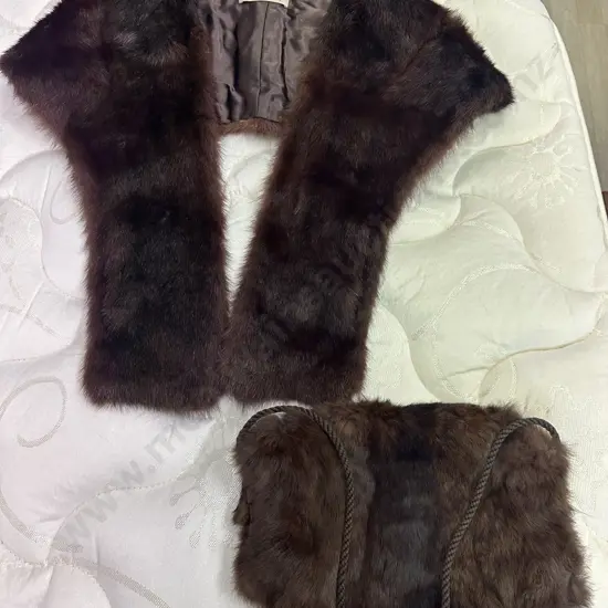 Vintage NZ Fur Purse & Hand Warmer With a Fur Stole "Sterns For Furs" Auckland & Hamilton, NZ