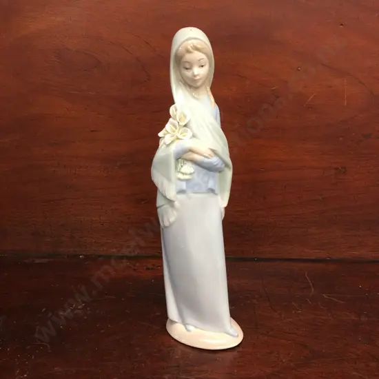 Vintage Lladro Figurine Girl With Lillies H24cm.