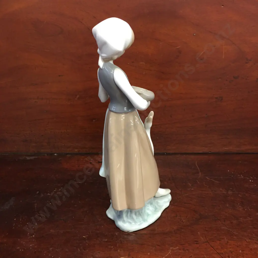 Vintage Lladro Figurine Girl With Goose H13.5cm Image 1++