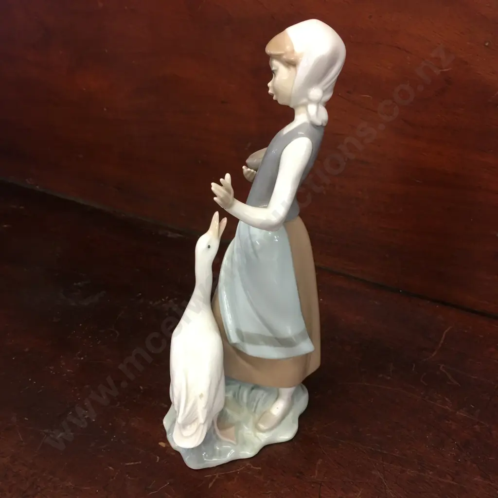 Vintage Lladro Figurine Girl With Goose H13.5cm Image 1++
