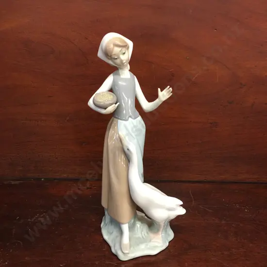 Vintage Lladro Figurine Girl With Goose H13.5cm