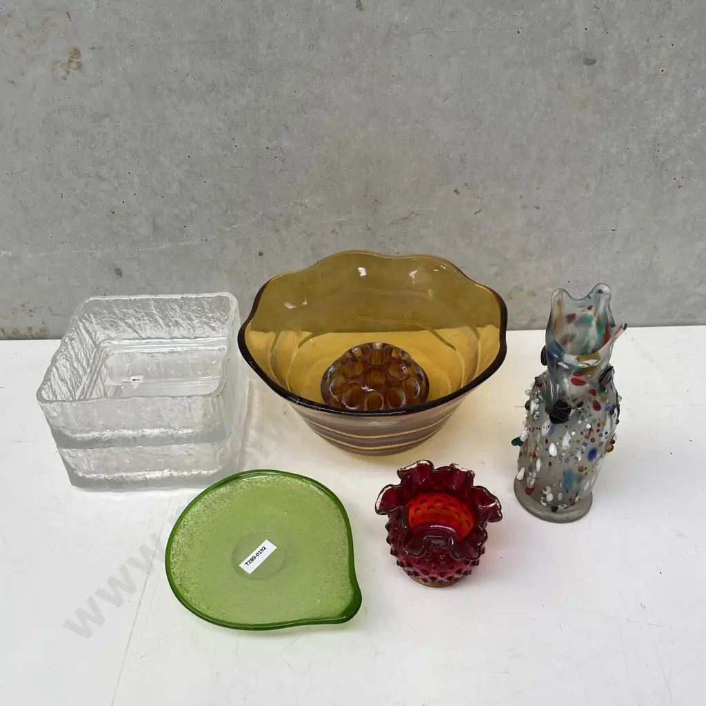 Assorted Art Glass Items Image 1++